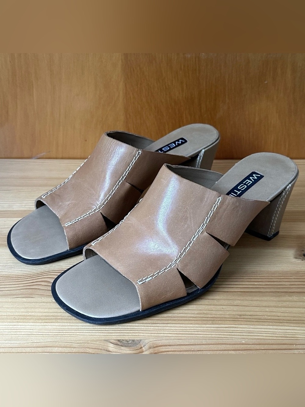 Westies Amplifier F8 Women’s Size 7 M Beige Leather Block Heel Slip On Heels